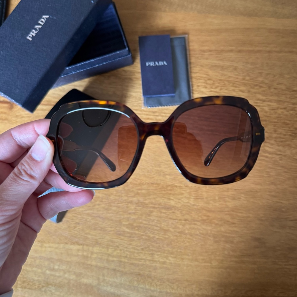 NWOT Prada sunglasses tortoise